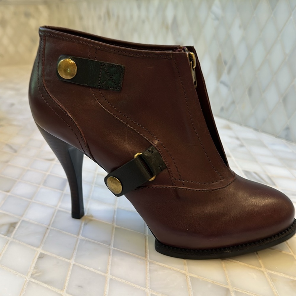 RARE Alexander McQueen booties with zipper.New, never worn! Soft Burgundy/black